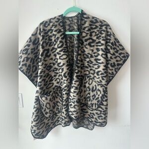 Fadivo New York one size leopard print poncho vest jacket faux fur